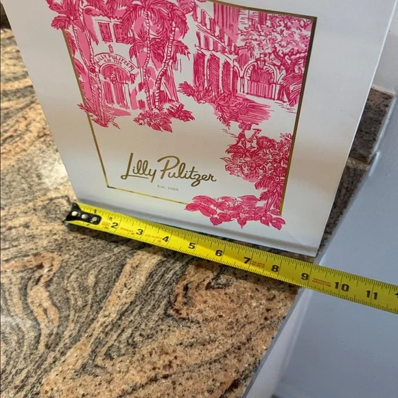 Lilly Pulitzer gift shopping bag. No defects. Used 1x to bring home purchase. - Picture 6 of 8